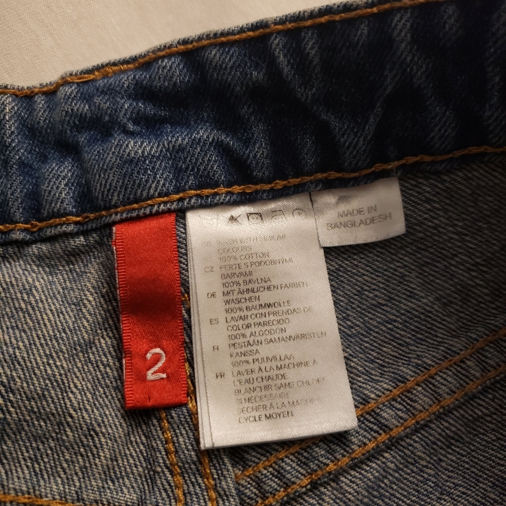 H&M Shorts - Picture 2 of 3
